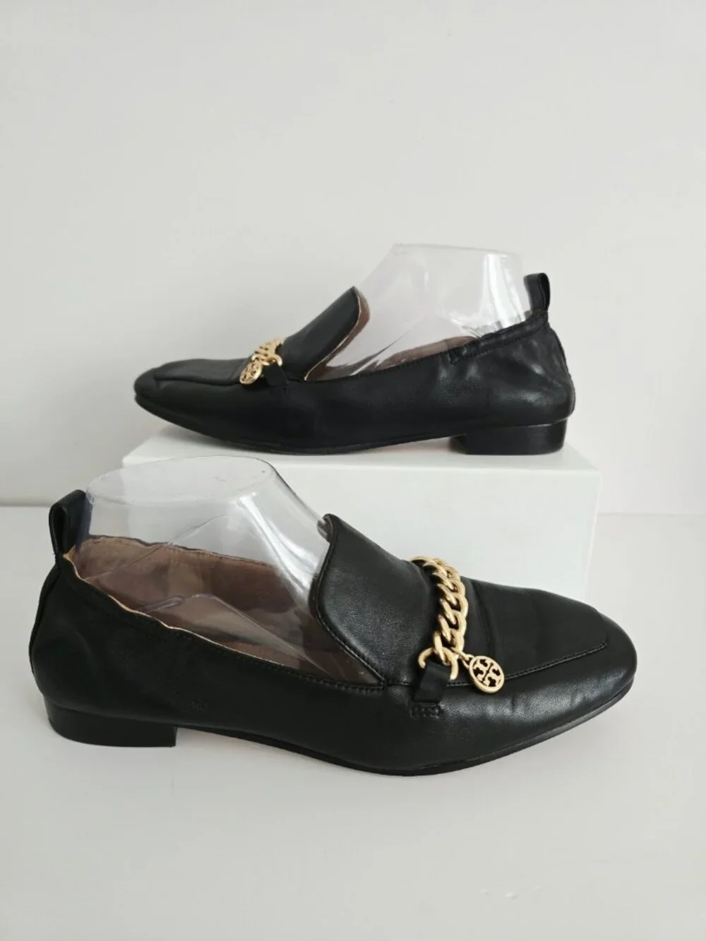 Tory Burch Mini Benton Black Loafers Flats 7.5 Gold Chain Charm Slip On Shoes